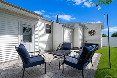 822 Milligan Lane, West Islip, NY 11795 - Photo 20