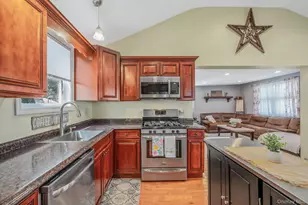 822 Milligan Ln, West Islip, NY 11795 - Photo 8