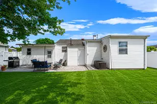 822 Milligan Ln, West Islip, NY 11795 - Photo 18