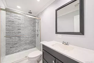 822 Milligan Ln, West Islip, NY 11795 - Photo 12
