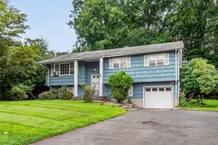 794 Brookridge Dr, Valley Cottage, NY 10989 - Photo 2
