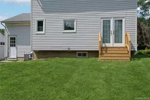 35 Sherman St, Huntington, NY 11743 - Photo 16