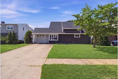 56 Summer Lane, Hicksville, NY 11801 - Photo 2
