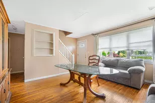 68 Cliff Dr, Hicksville, NY 11801 - Photo 6