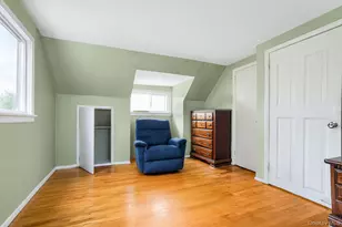 68 Cliff Dr, Hicksville, NY 11801 - Photo 16