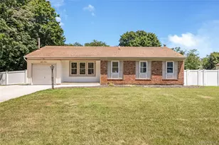 93 Raynor Rd, Ridge, NY 11961 - Photo 2