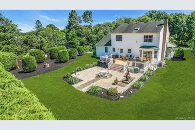 705 Fanning Road, New Suffolk, NY 11956 - Photo 2