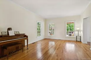 921 Shore Acres Dr, Mamaroneck, NY 10543 - Photo 4