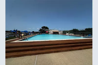 445 Mariners Way, Copiague, NY 11726 - Photo 10