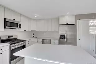 128 W 17th St, Deer Park, NY 11729 - Photo 10
