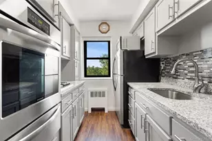 1910 Pelham Pkwy S, Bronx, NY 10461 - Photo 12