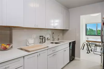 50 Dekalb Avenue #E10, White Plains, NY 10603 - Photo 2