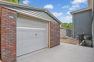 14386 232nd St, Springfield Gardens, NY 11413 - Photo 32