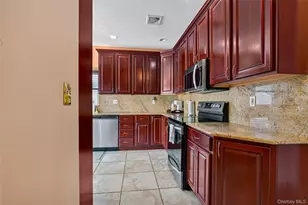 696 Hewlett St, Franklin Square, NY 11010 - Photo 20