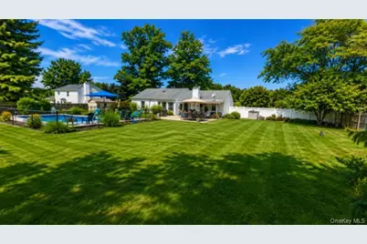 9 Singingwood Drive, Stony Brook, NY 11790 - Photo 2