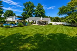 9 Singingwood Dr, Stony Brook, NY 11790 - Photo 2