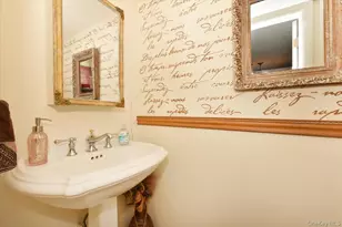 1 Anchorage Way, Freeport, NY 11520 - Photo 12