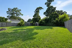 10 Midwood Pl, Farmingville, NY 11738 - Photo 16