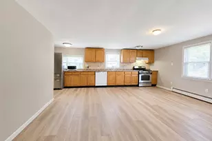 10 Midwood Pl, Farmingville, NY 11738 - Photo 4
