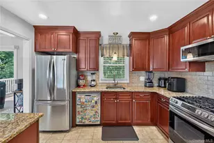 354 Robinson Ave, Newburgh, NY 12550 - Photo 14