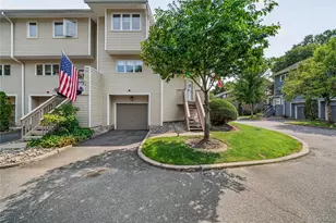 57 Village Green, Nanuet, NY 10954 - Photo 2