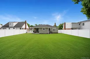 15 Lowell Dr, Farmingdale, NY 11735 - Photo 6