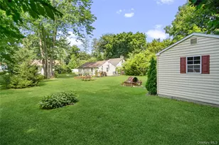 34 Melville Rd, Huntington Station, NY 11746 - Photo 12