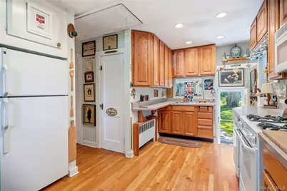 34 Melville Road, Huntington Station, NY 11746 - Photo 8