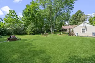34 Melville Rd, Huntington Station, NY 11746 - Photo 2