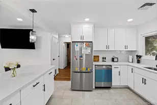 9 Leeds Ln, North Babylon, NY 11703 - Photo 18