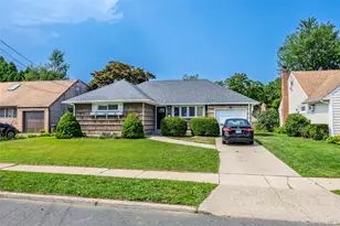 9 Leeds Ln, North Babylon, NY 11703 - Photo 4