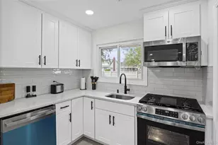 9 Leeds Ln, North Babylon, NY 11703 - Photo 16