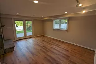 19 Comanche Ln, Commack, NY 11725 - Photo 4