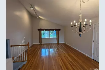 19 Comanche Lane, Commack, NY 11725 - Photo 8