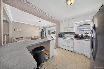 201 Willis Court, Wantagh, NY 11793 - Photo 8