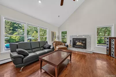 44 Greenwich Avenue, Central Valley, NY 10917 - Photo 18