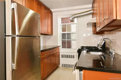 139-09 84 Drive #307, Briarwood, NY 11435 - Photo 2