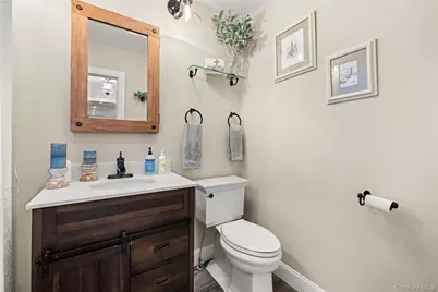 101 Frederick Avenue, Babylon, NY 11702 - Photo 12