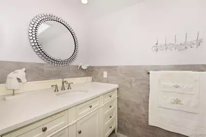 592 Winthrop Avenue, Bellmore, NY 11710 - Photo 24