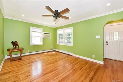 592 Winthrop Avenue, Bellmore, NY 11710 - Photo 6
