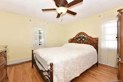 592 Winthrop Avenue, Bellmore, NY 11710 - Photo 16