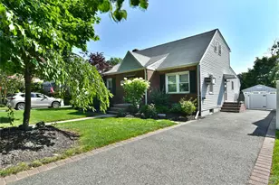 592 Winthrop Ave, Bellmore, NY 11710 - Photo 2