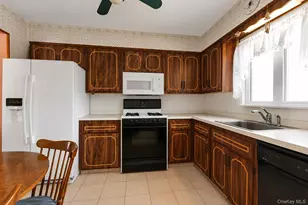 78 Rockaway Pkwy, Valley Stream, NY 11580 - Photo 6
