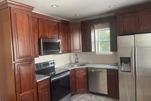 918 10th St, West Babylon, NY 11704 - Photo 2
