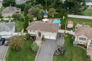 66 Harvest Ln, Commack, NY 11725 - Photo 2