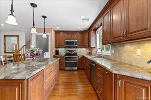 790 Wenwood Dr, East Meadow, NY 11554 - Photo 14