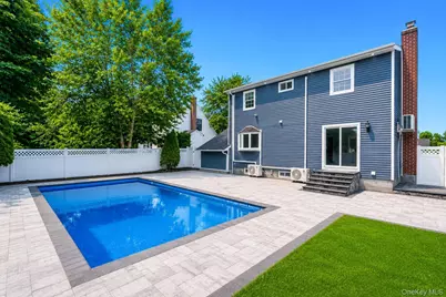 4 Hicks Circle, Hicksville, NY 11801 - Photo 2
