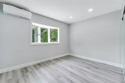 4 Hicks Circle, Hicksville, NY 11801 - Photo 16