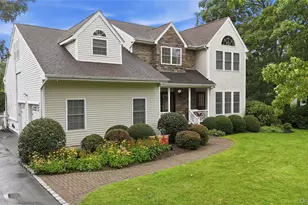4 Wood Hollow Dr, Westhampton, NY 11977 - Photo 2