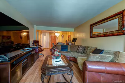 100 Brooklyn Avenue #2R, Freeport, NY 11520 - Photo 8